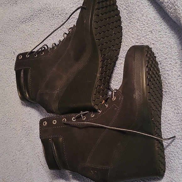 BOOTS - Picture 4 of 5